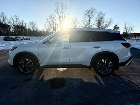 Certified 2023 INFINITI QX60 Luxe w/ Performance Audio Package image 4