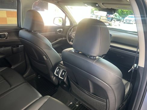 Certified 2025 Kia Sorento S w/ Panoramic Sunroof Package FWD image 15
