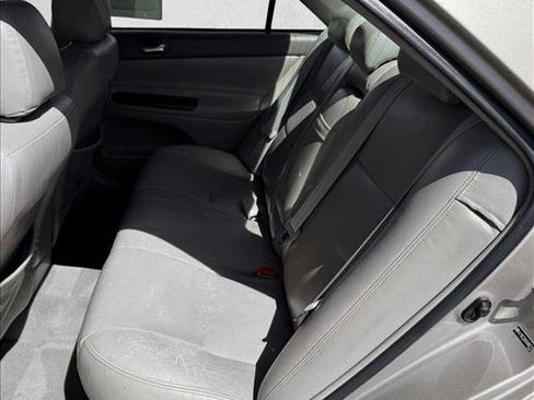 Used 2005 Toyota Camry LE FWD image 16