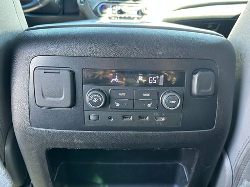 Used 2020 Chevrolet Suburban LT AWD/4WD image 24