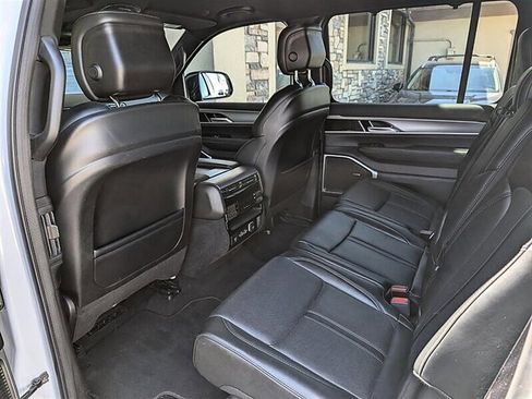 Used 2025 Jeep Wagoneer L Series II w/ 8-pass Seating Package AWD/4WD image 26