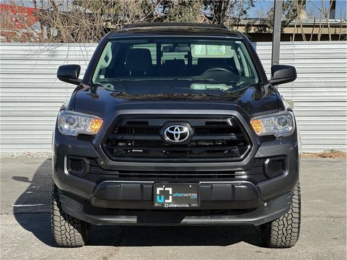 Used 2017 Toyota Tacoma SR image 7