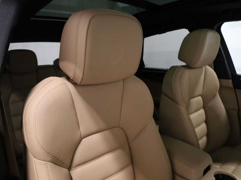 Certified 2026 Porsche Macan AWD/4WD image 22