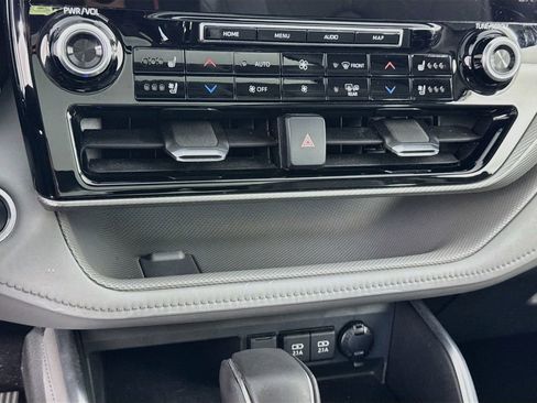 Used 2020 Toyota Highlander Platinum AWD/4WD image 18