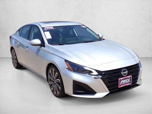 Used 2023 Nissan Altima 2.5 SL FWD image 4