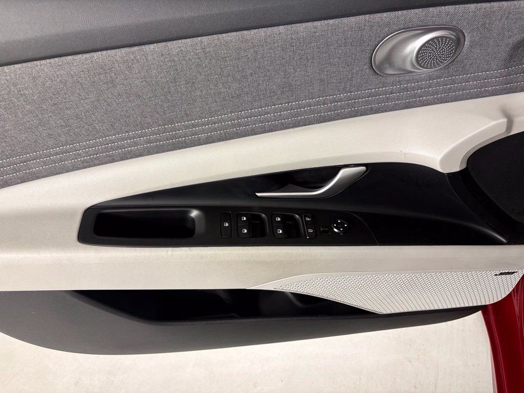 Used 2024 Hyundai Elantra Limited FWD image 19