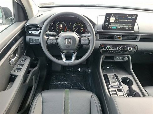 New 2025 Honda Pilot EX-L image 6