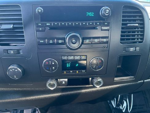 Used 2009 Chevrolet Silverado 2500 LT w/ Interior Plus Package AWD/4WD image 34