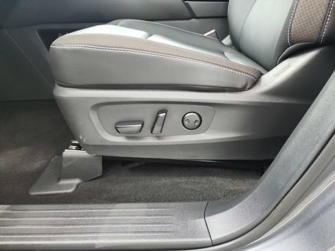 Used 2025 Nissan Pathfinder SL AWD/4WD image 20
