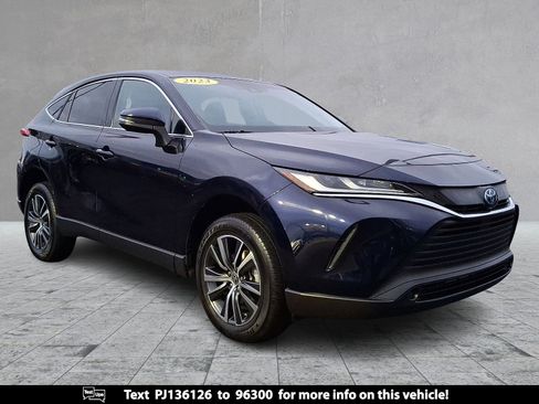 Used 2023 Toyota Venza LE image 1