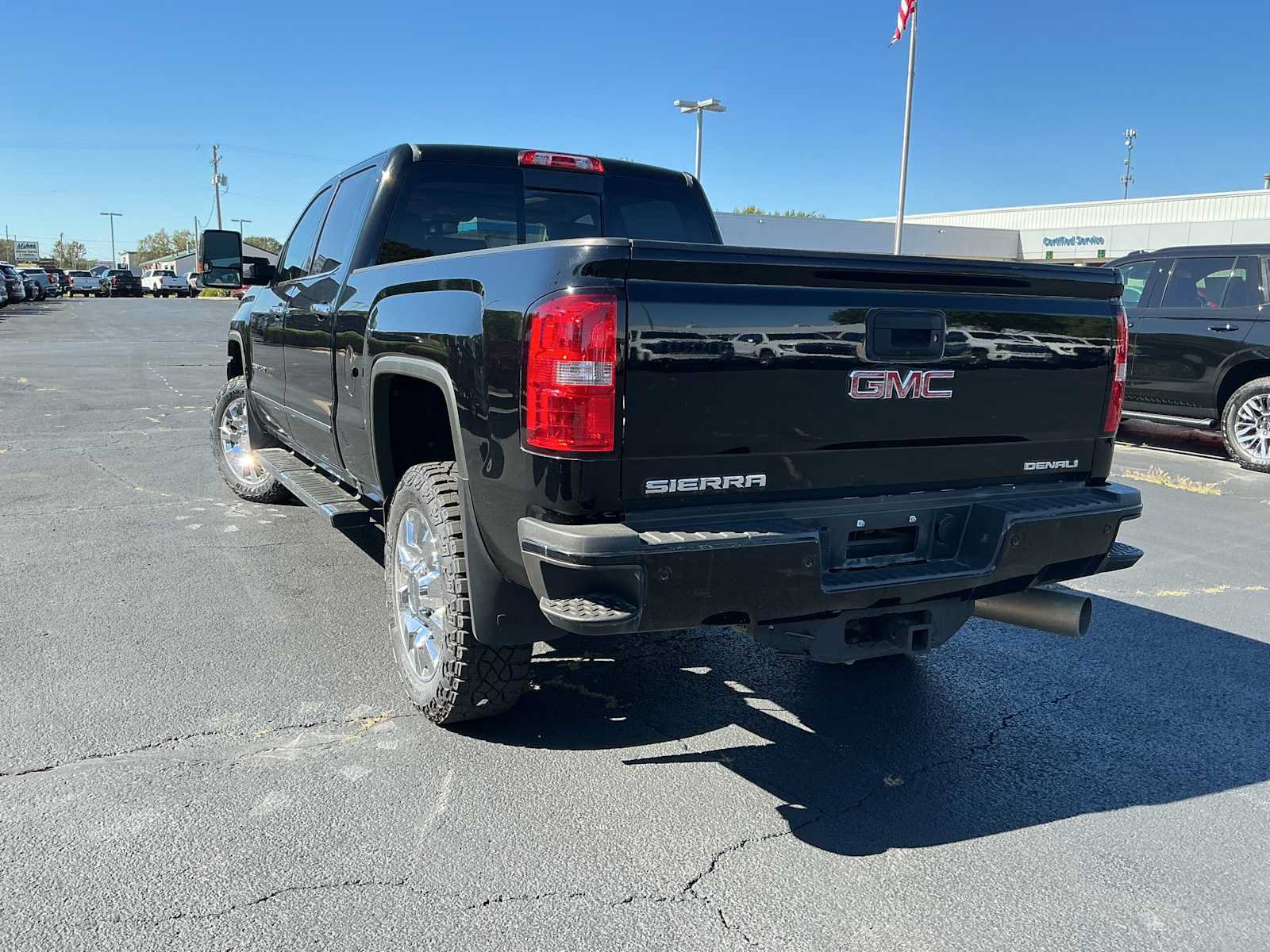 Used 2017 GMC Sierra 2500 Denali w/ Duramax Plus Package AWD/4WD image 4