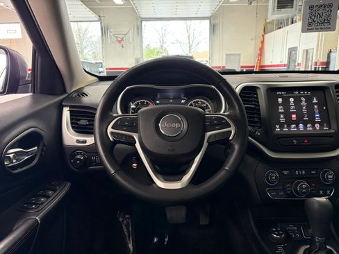 Used 2016 Jeep Cherokee Trailhawk w/ Comfort/Convenience Group image 34