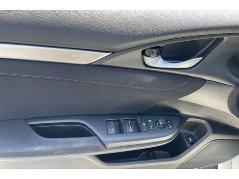 Used 2018 Honda Civic EX image 11