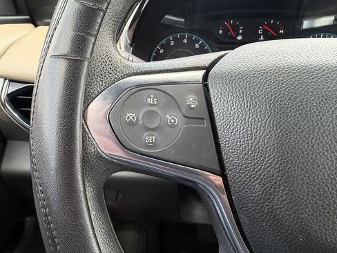Used 2023 Chevrolet Traverse LS FWD image 17