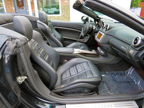 Used 2011 Ferrari California image 20