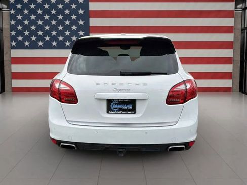 Used 2014 Porsche Cayenne Platinum Edition image 4