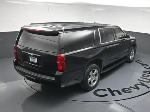 Used 2017 Chevrolet Suburban LT image 34