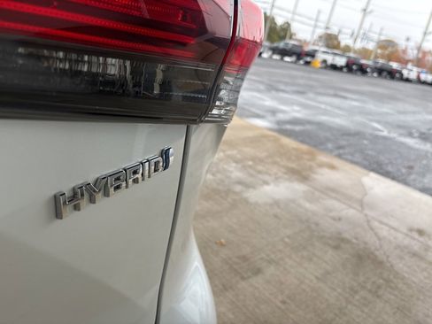 Used 2024 Toyota Highlander LE image 38