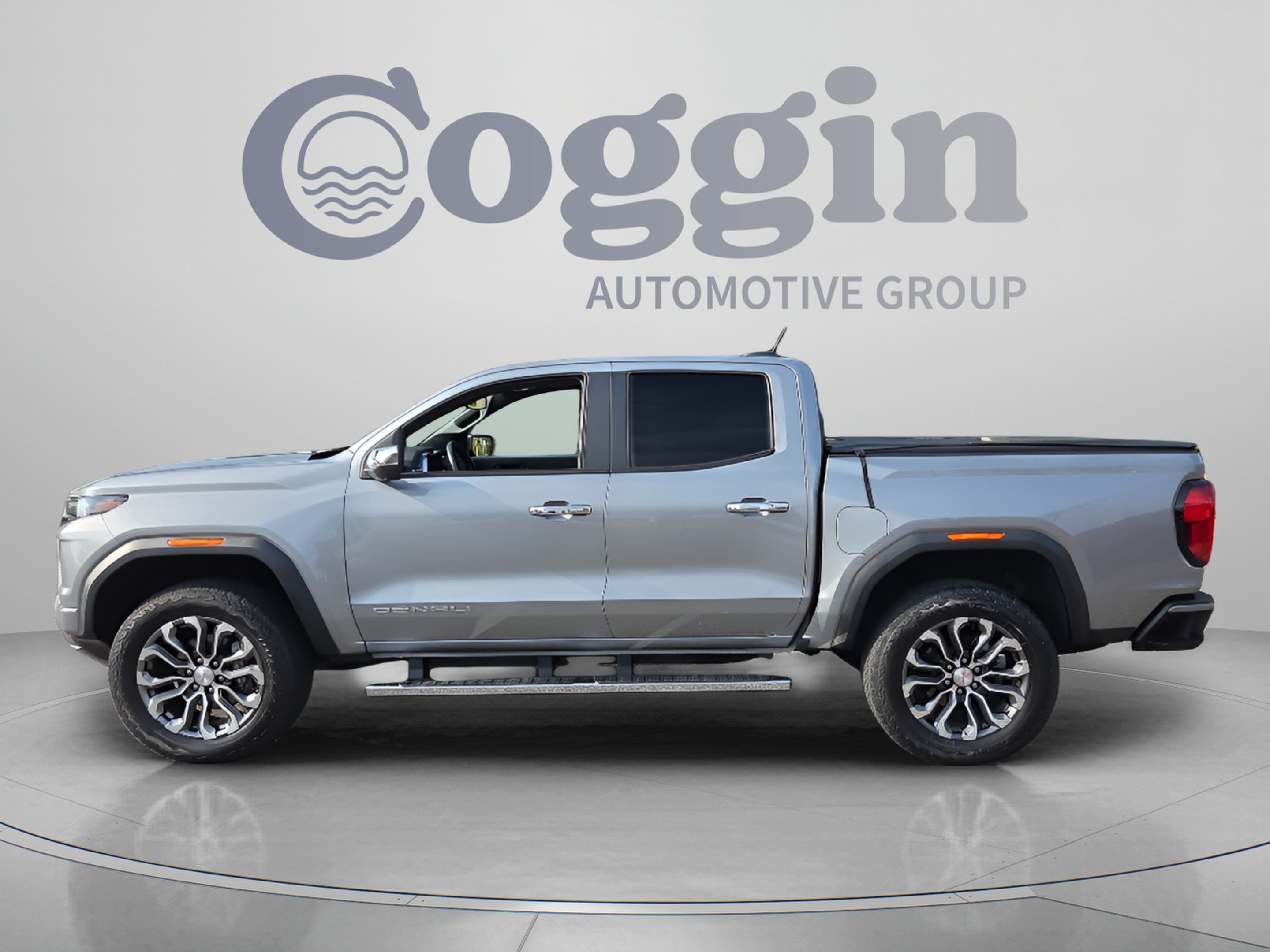 Used 2023 GMC Canyon Denali AWD/4WD image 2
