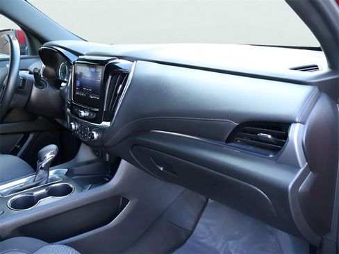 Used 2023 Chevrolet Traverse LT image 11