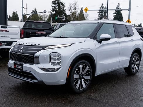 New 2026 Mitsubishi Outlander SEL image 3