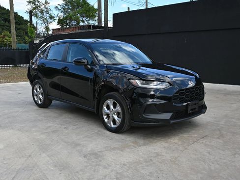 Used 2023 Honda HR-V LX image 2