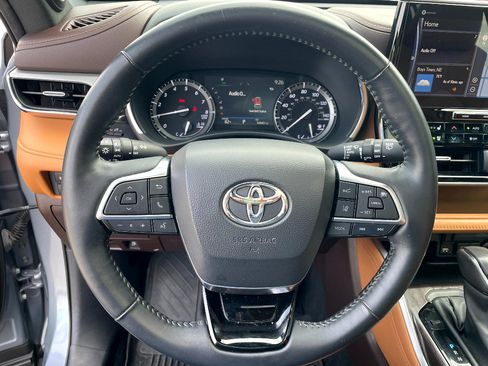 Used 2021 Toyota Highlander Platinum AWD/4WD image 12