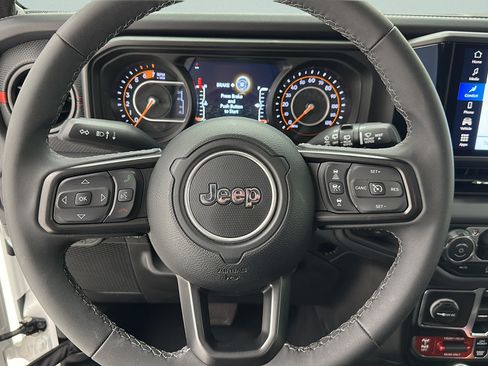 Used 2026 Jeep Wrangler Unlimited Rubicon AWD/4WD image 15