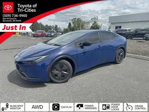 Used 2024 Toyota Prius LE AWD/4WD image 30