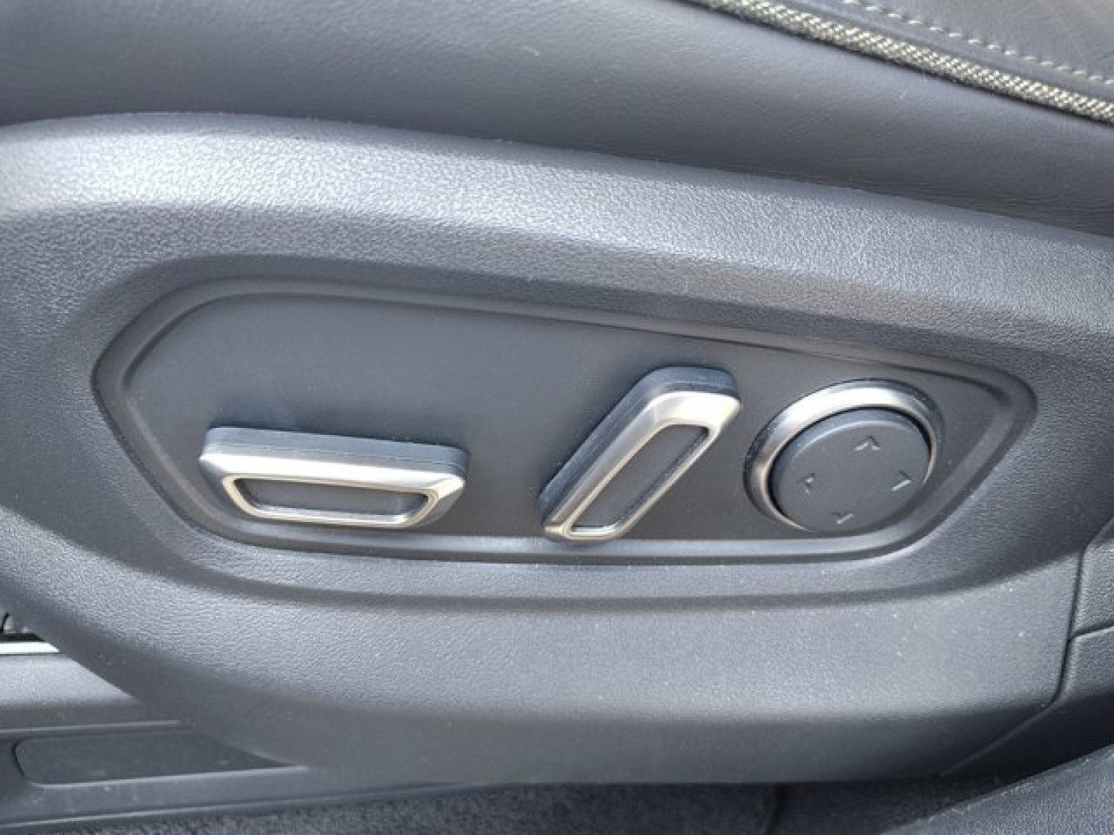 Used 2023 Rivian R1T Adventure Dual AWD/4WD image 11