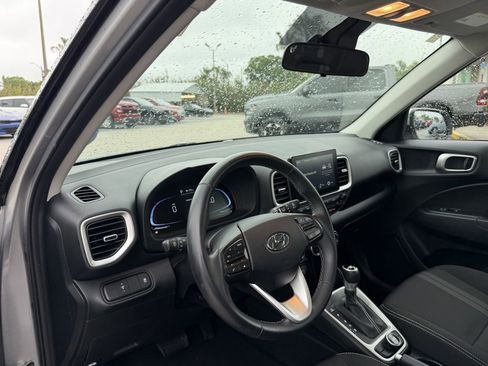 Used 2024 Hyundai Venue SEL FWD image 19