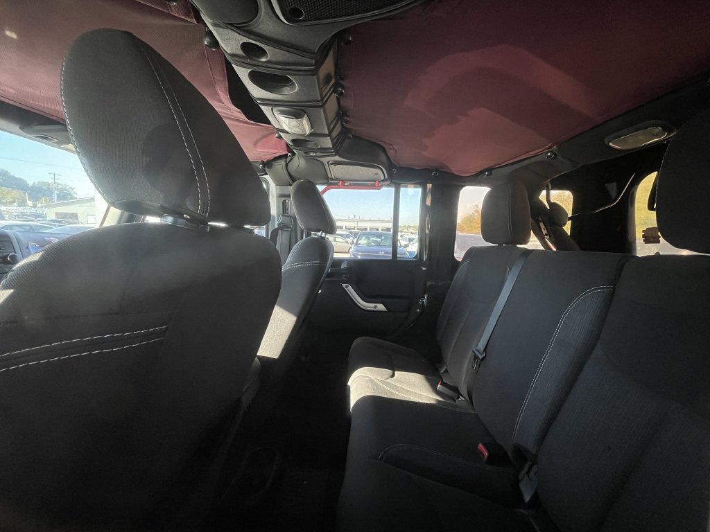 Used 2015 Jeep Wrangler Unlimited Sahara w/ Dual Top Group AWD/4WD image 11