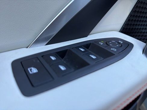 Used 2025 BMW X2 xDrive28i w/ Premium Package image 12