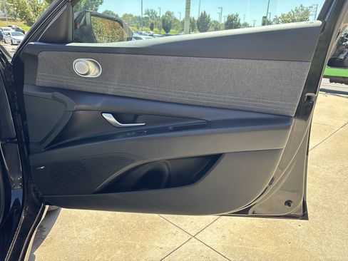 Used 2024 Hyundai Elantra Limited FWD image 27