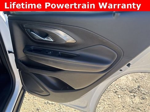 Used 2024 GMC Terrain SLT image 23