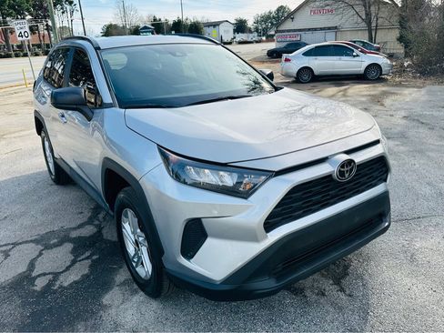 Used 2021 Toyota RAV4 LE image 4