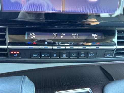 Used 2022 Toyota Sienna XLE image 17