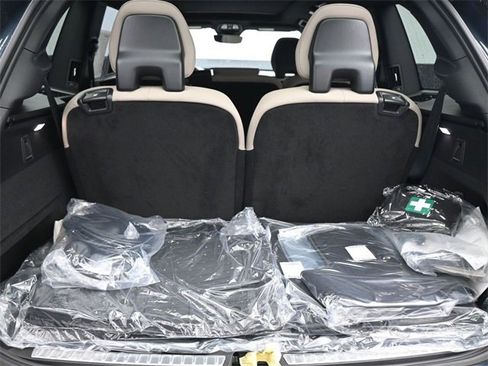 New 2026 Volvo XC90 T8 Plus image 34