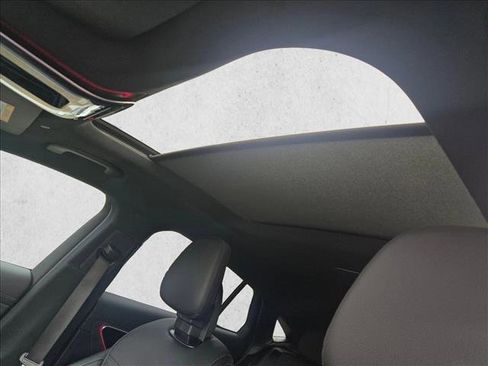 Used 2024 Mercedes-Benz GLC 300 4MATIC image 15