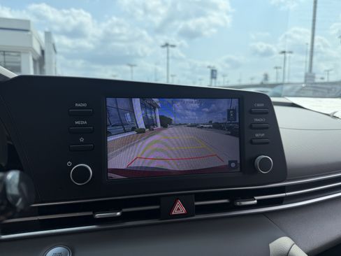 Certified 2022 Hyundai Elantra SEL FWD image 37