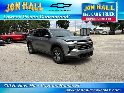 Used 2026 Chevrolet Traverse LT w/ Driver Confidence Package FWD image 1