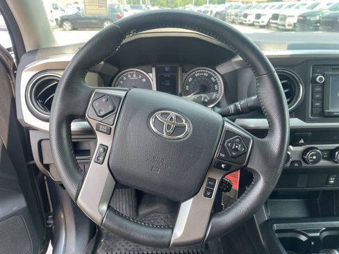 Used 2019 Toyota Tacoma SR5 AWD/4WD image 23