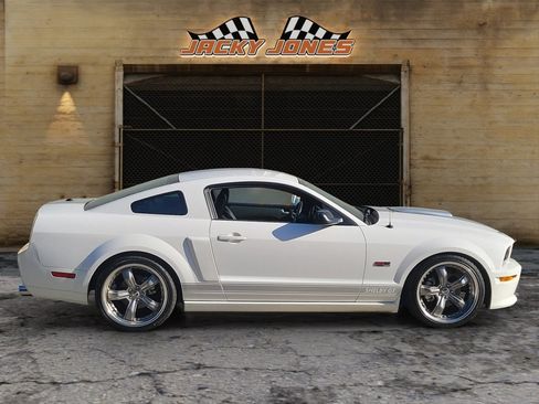 Used 2007 Ford Mustang GT RWD image 7