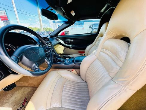 Used 2004 Chevrolet Corvette 2D Coupe w/ Roof Package image 18