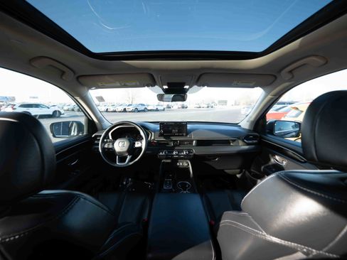 Used 2024 Honda Pilot Touring image 19