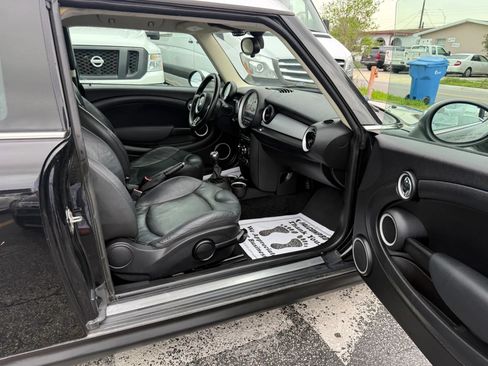 Used 2011 MINI Cooper Clubman FWD image 18