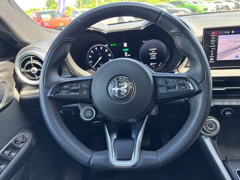 Used 2024 Alfa Romeo Tonale Ti w/ Premium Interior Package AWD/4WD image 2