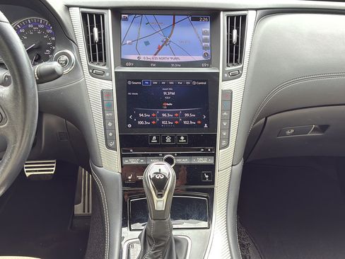 Used 2017 INFINITI Q60 Red Sport 400 RWD image 20