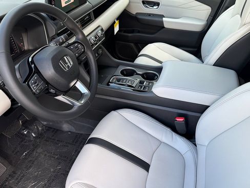 New 2026 Honda Pilot Touring image 9