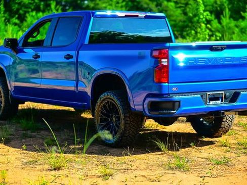 New 2025 Chevrolet Silverado 1500 Custom image 9
